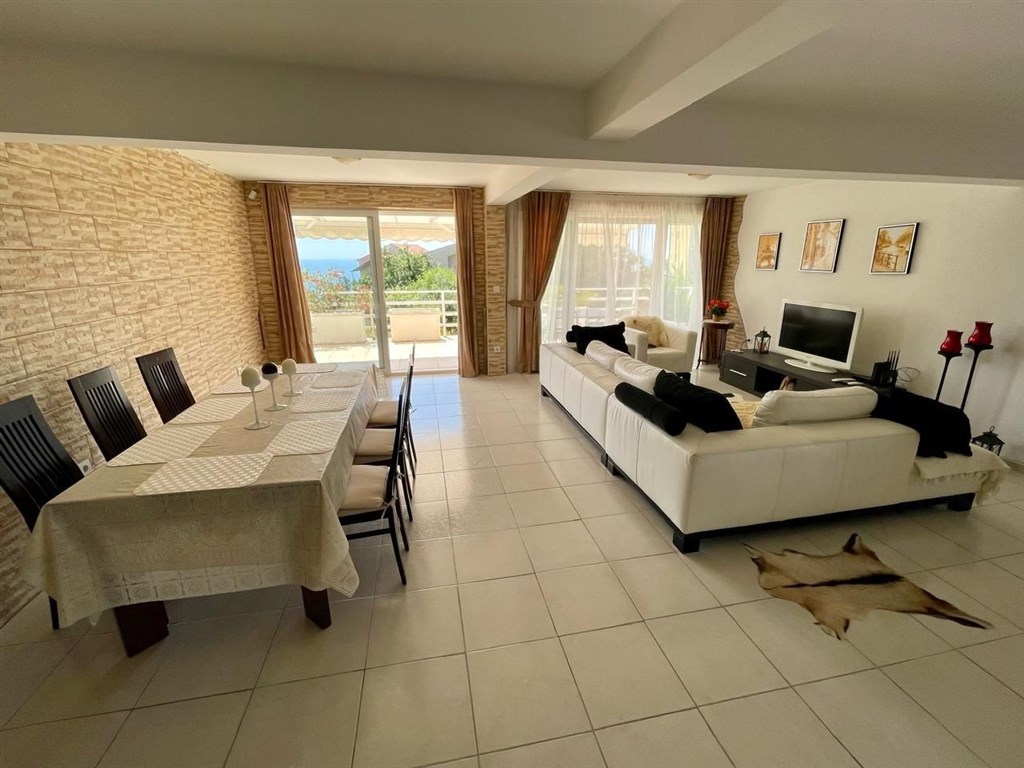 na-prodej-dvouloznicovy-apartman-s-vyhledem-na-more-v-seoce-budva-cerna-hora