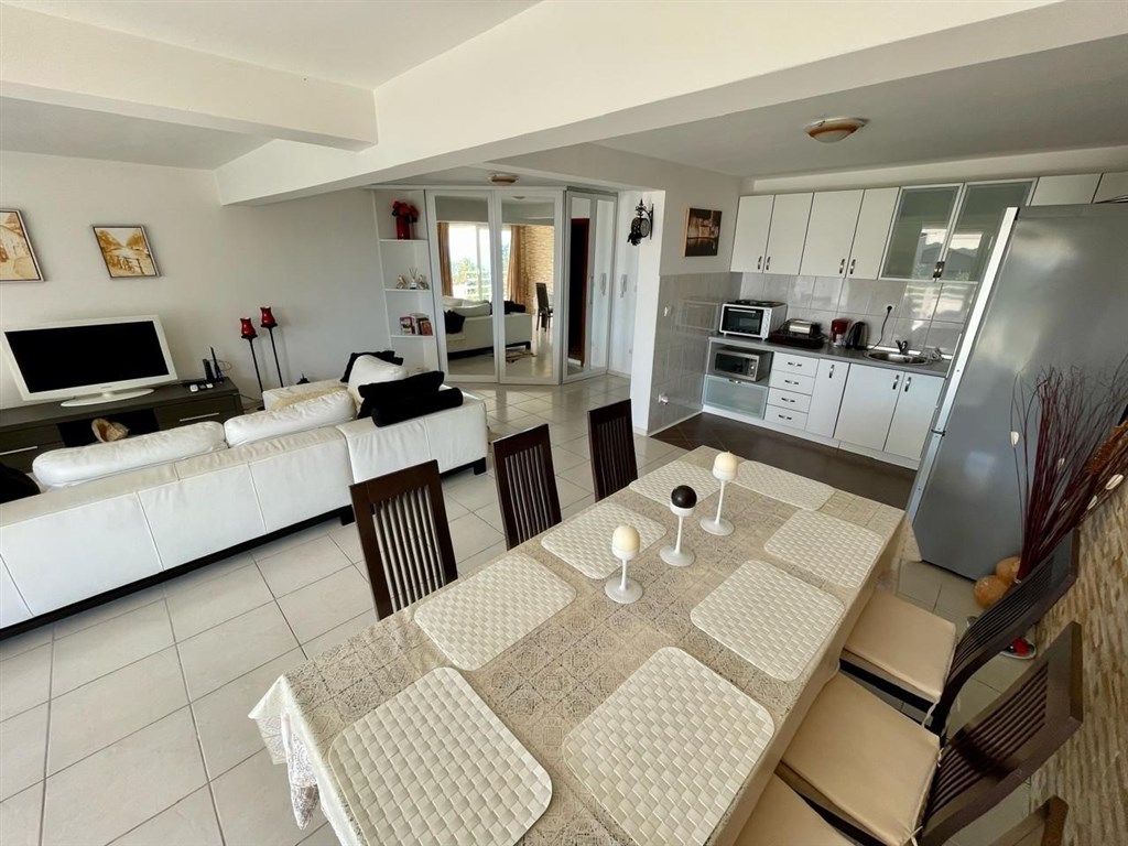 na-prodej-dvouloznicovy-apartman-s-vyhledem-na-more-v-seoce-budva-cerna-hora