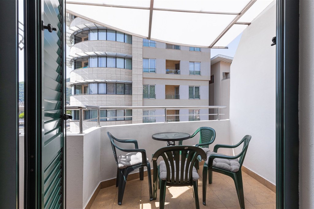na-prodej-apartman-s-vyhledem-na-more-v-budve-cerna-hora