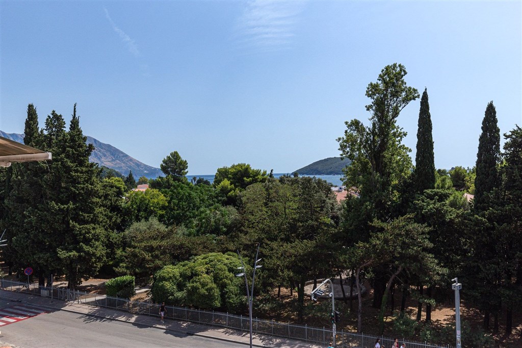 na-prodej-apartman-s-vyhledem-na-more-v-budve-cerna-hora