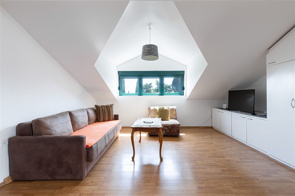 na-prodej-apartman-s-vyhledem-na-more-v-budve-cerna-hora