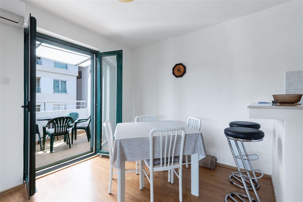 na-prodej-apartman-s-vyhledem-na-more-v-budve-cerna-hora