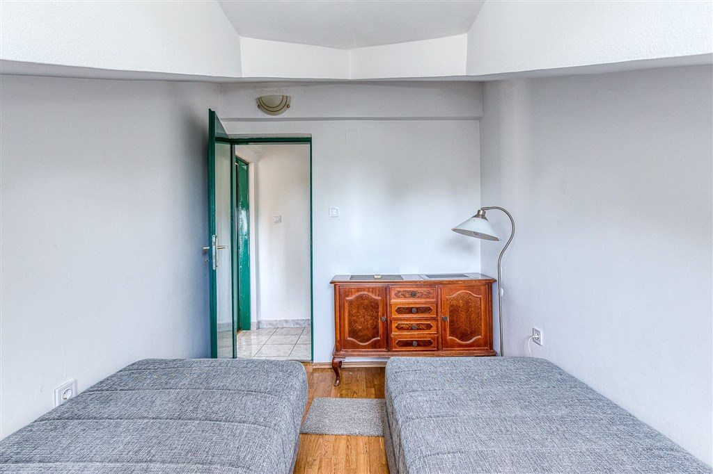 na-prodej-apartman-s-vyhledem-na-more-v-budve-cerna-hora
