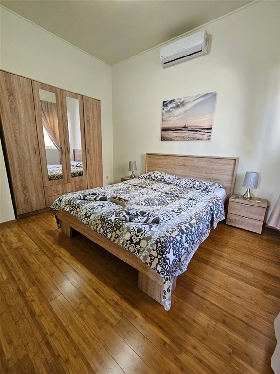 na-prodej-prostorny-apartman-s-primym-vyhledem-na-more-v-prcajn-cerna-hora