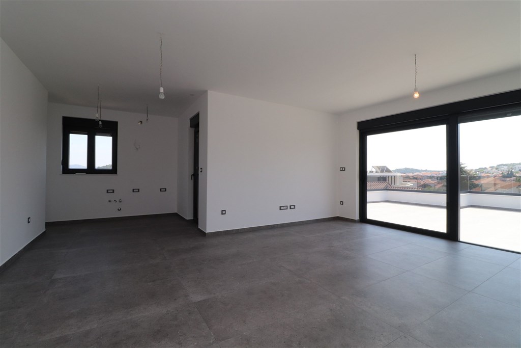 na-prodej-velmi-pekny-novy-moderni-a-prostorny-apartman-s-vyhledem-na-more-murter-chorvatsko
