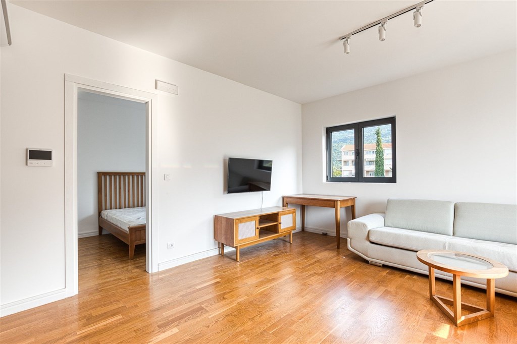 na-prodej-moderni-apartman-s-vyhledem-na-more-v-becici-cena-hora