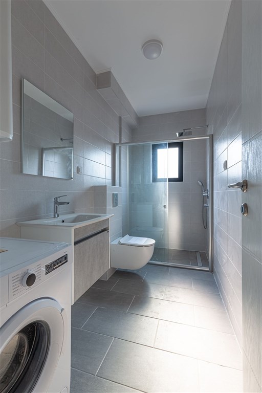 na-prodej-moderni-apartman-s-vyhledem-na-more-v-becici-cena-hora