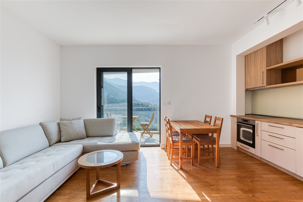 na-prodej-moderni-apartman-s-vyhledem-na-more-v-becici-cena-hora