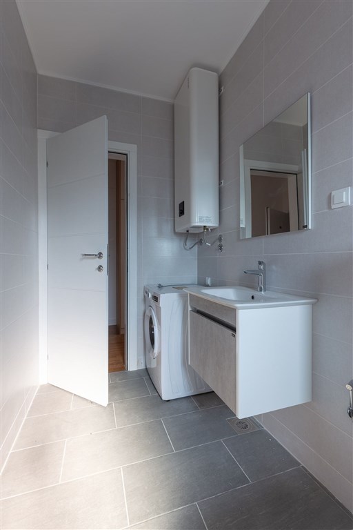 na-prodej-moderni-apartman-s-vyhledem-na-more-v-becici-cena-hora