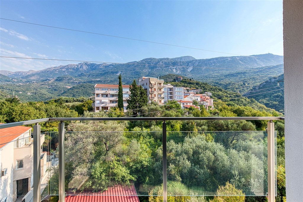 na-prodej-moderni-apartman-s-vyhledem-na-more-v-becici-cena-hora
