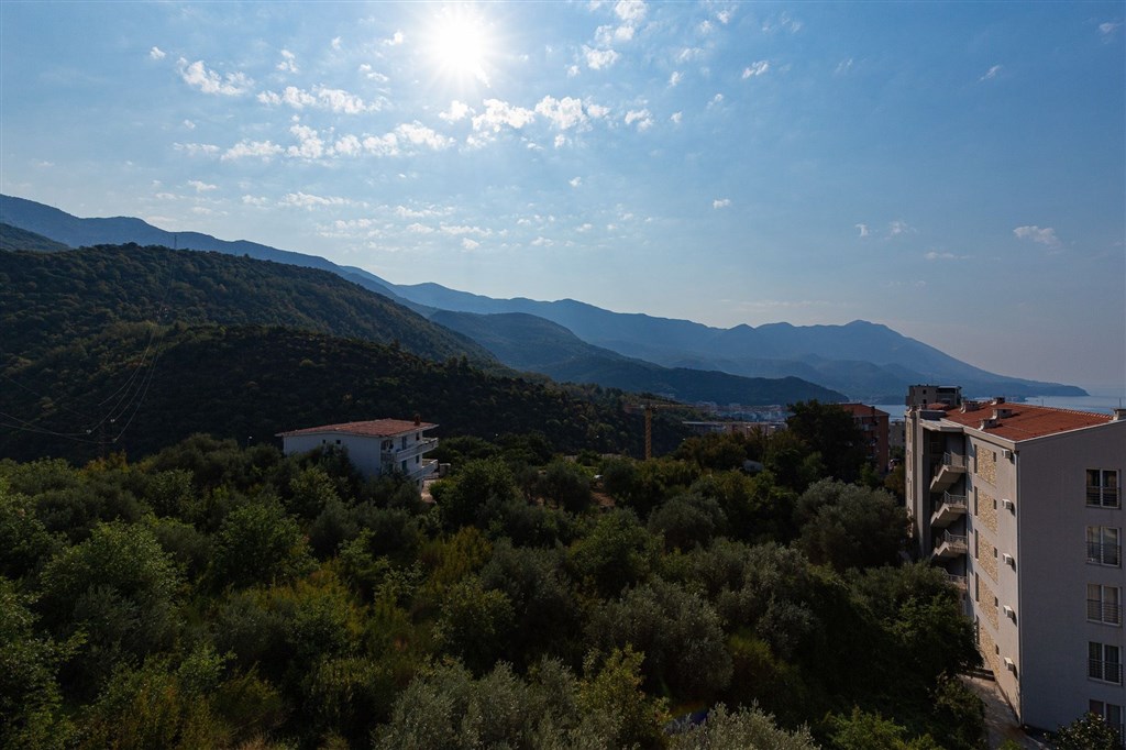 na-prodej-moderni-apartman-s-vyhledem-na-more-v-becici-cena-hora