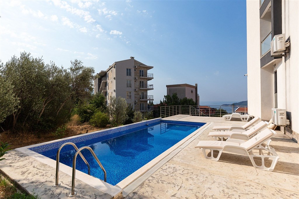 na-prodej-moderni-apartman-s-vyhledem-na-more-v-becici-cena-hora