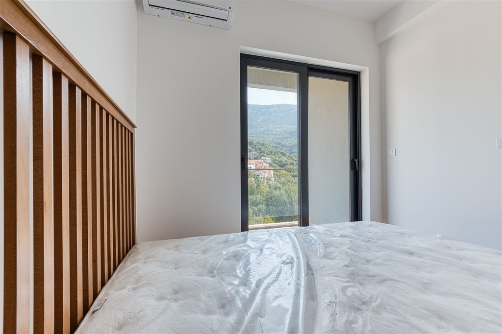na-prodej-moderni-apartman-s-vyhledem-na-more-v-becici-cena-hora