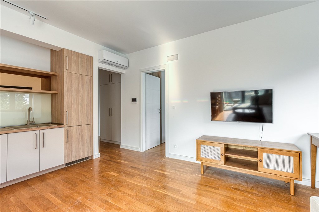 na-prodej-moderni-apartman-s-vyhledem-na-more-v-becici-cena-hora