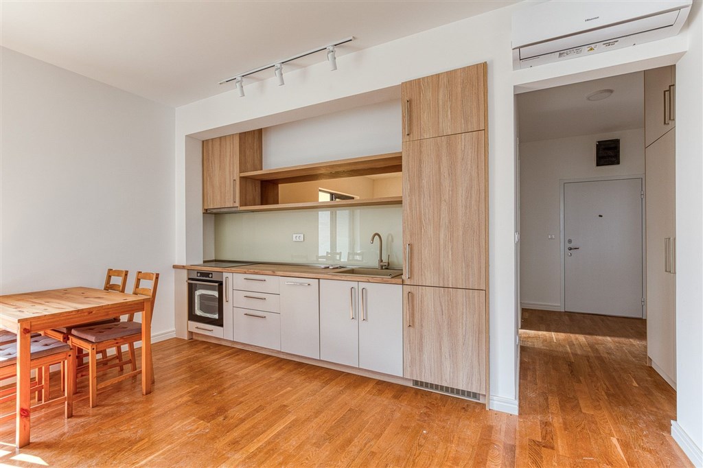 na-prodej-moderni-apartman-s-vyhledem-na-more-v-becici-cena-hora