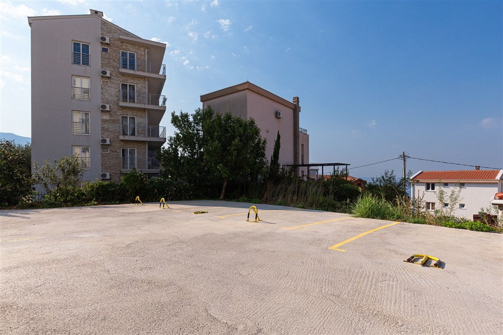 na-prodej-moderni-apartman-s-vyhledem-na-more-v-becici-cena-hora