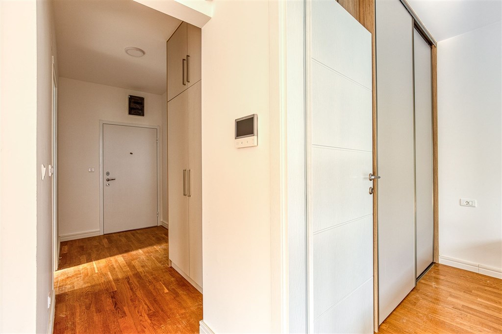 na-prodej-moderni-apartman-s-vyhledem-na-more-v-becici-cena-hora