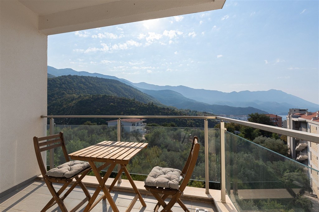 na-prodej-moderni-apartman-s-vyhledem-na-more-v-becici-cena-hora