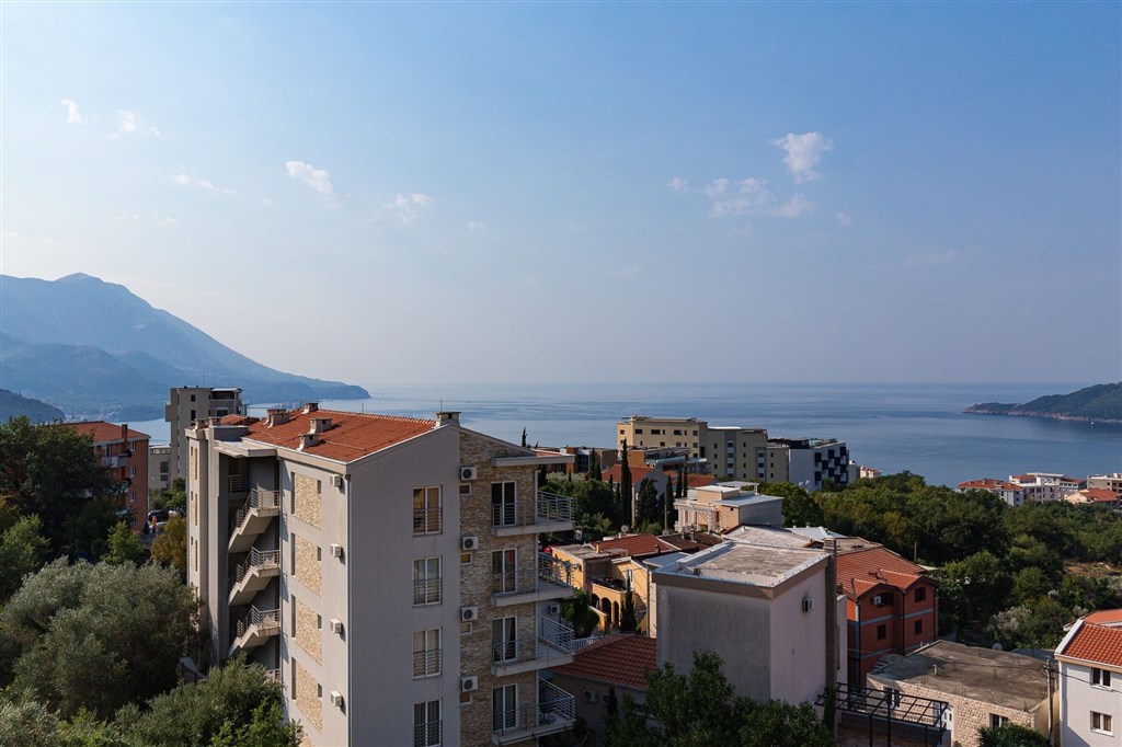 na-prodej-moderni-apartman-s-vyhledem-na-more-v-becici-cena-hora