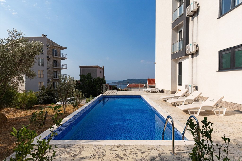 na-prodej-moderni-apartman-s-vyhledem-na-more-v-becici-cena-hora