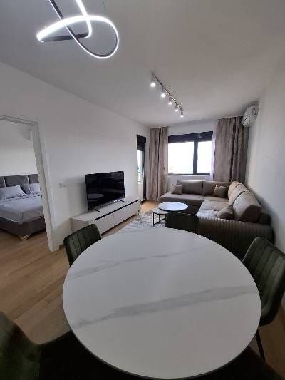 na-prodej-dvouloznicovy-apartman-v-becici-cerna-hora