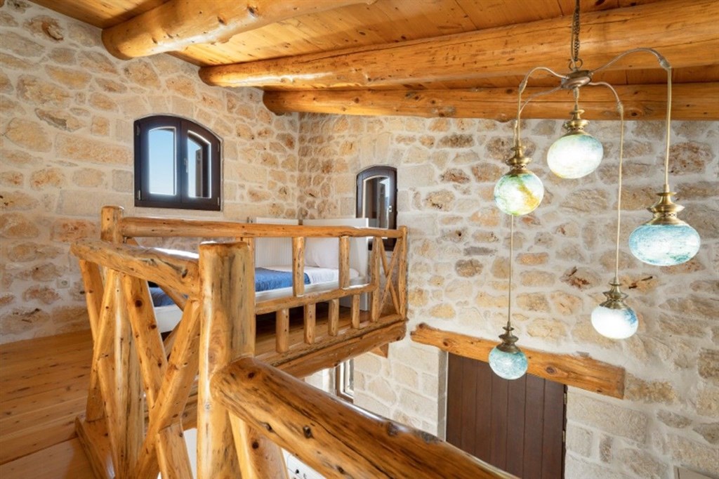 na-prodej-okouzlujici-zarizena-vila-s-uchvatnym-vyhledem-melidoni-kreta-recko