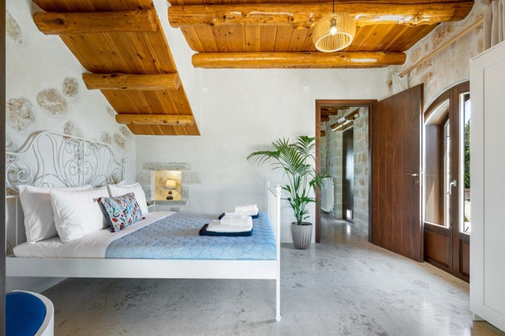 na-prodej-okouzlujici-zarizena-vila-s-uchvatnym-vyhledem-melidoni-kreta-recko