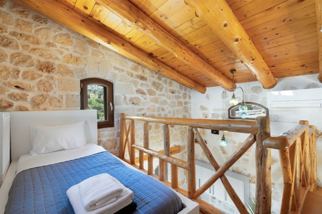 na-prodej-okouzlujici-zarizena-vila-s-uchvatnym-vyhledem-melidoni-kreta-recko