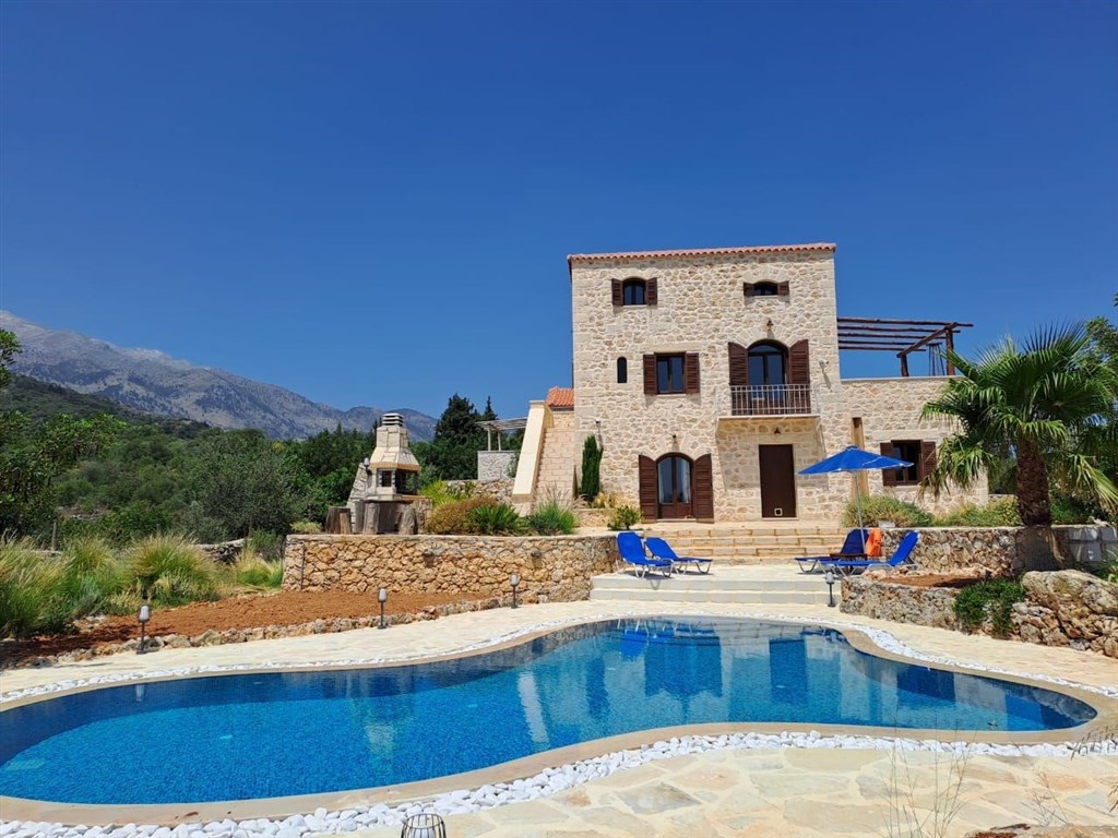 na-prodej-okouzlujici-zarizena-vila-s-uchvatnym-vyhledem-melidoni-kreta-recko
