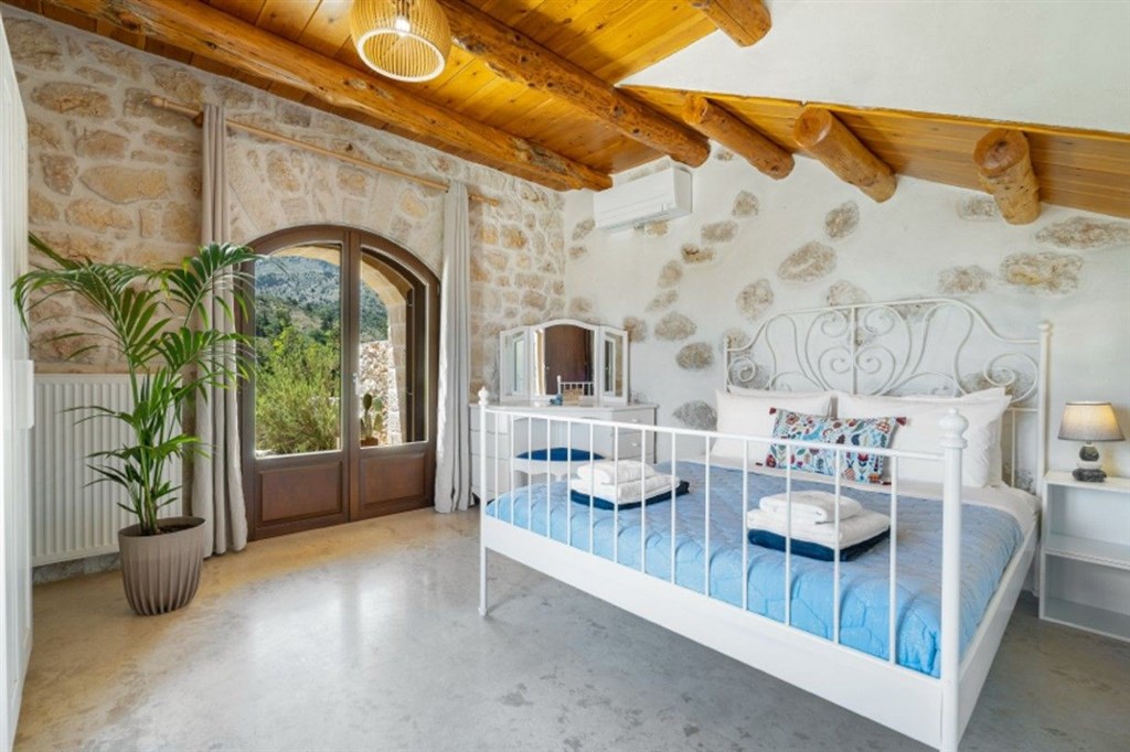 na-prodej-okouzlujici-zarizena-vila-s-uchvatnym-vyhledem-melidoni-kreta-recko