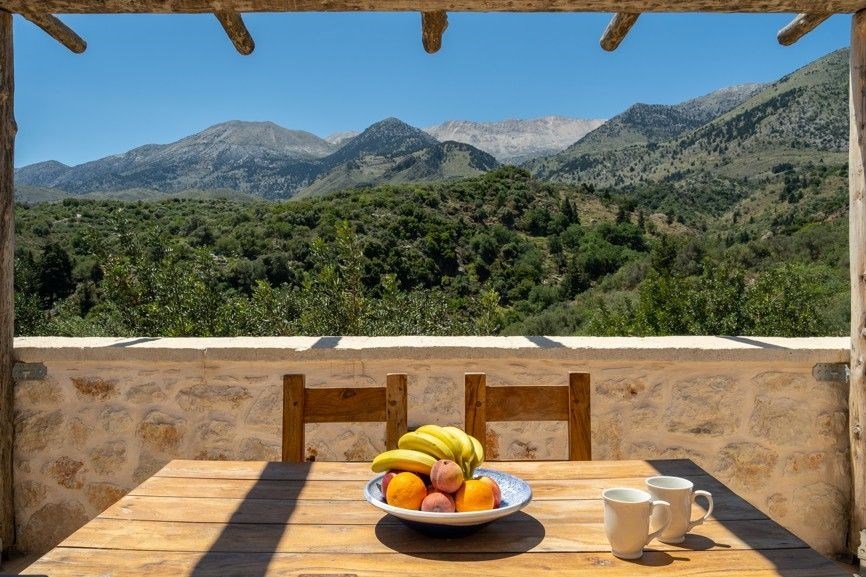 na-prodej-kamena-vilka-s-vlastnim-bazenem-melidoni-kreta-recko