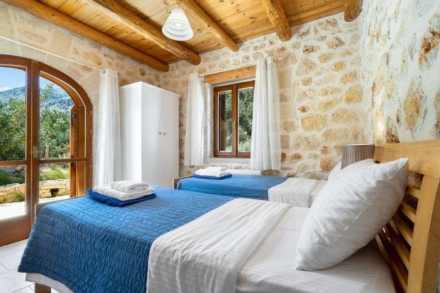 na-prodej-kamena-vilka-s-vlastnim-bazenem-melidoni-kreta-recko