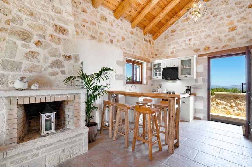 na-prodej-kamena-vilka-s-vlastnim-bazenem-melidoni-kreta-recko