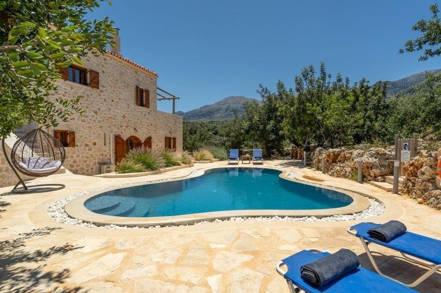 na-prodej-kamena-vilka-s-vlastnim-bazenem-melidoni-kreta-recko
