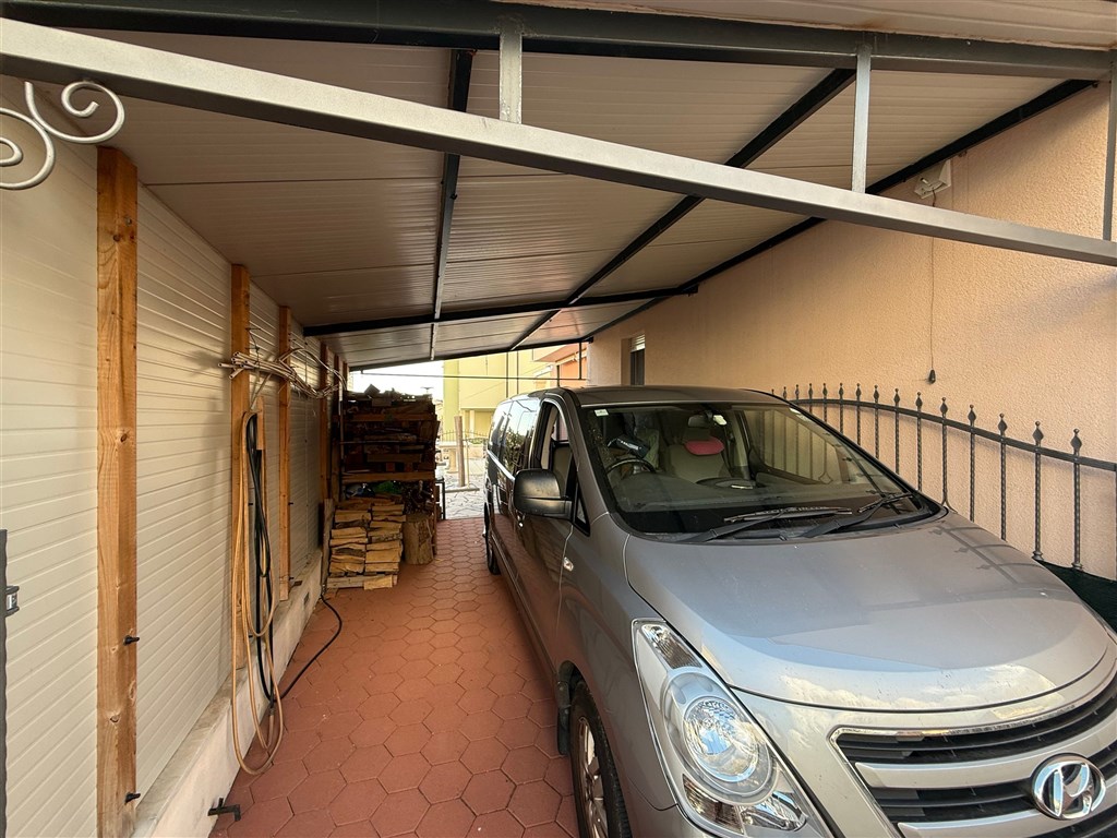 na-prodej-pekny-a-prostorny-apartman-se-3-loznicemi-v-tesne-blizkosti-more-a-plaze-promajna-chorvatsko