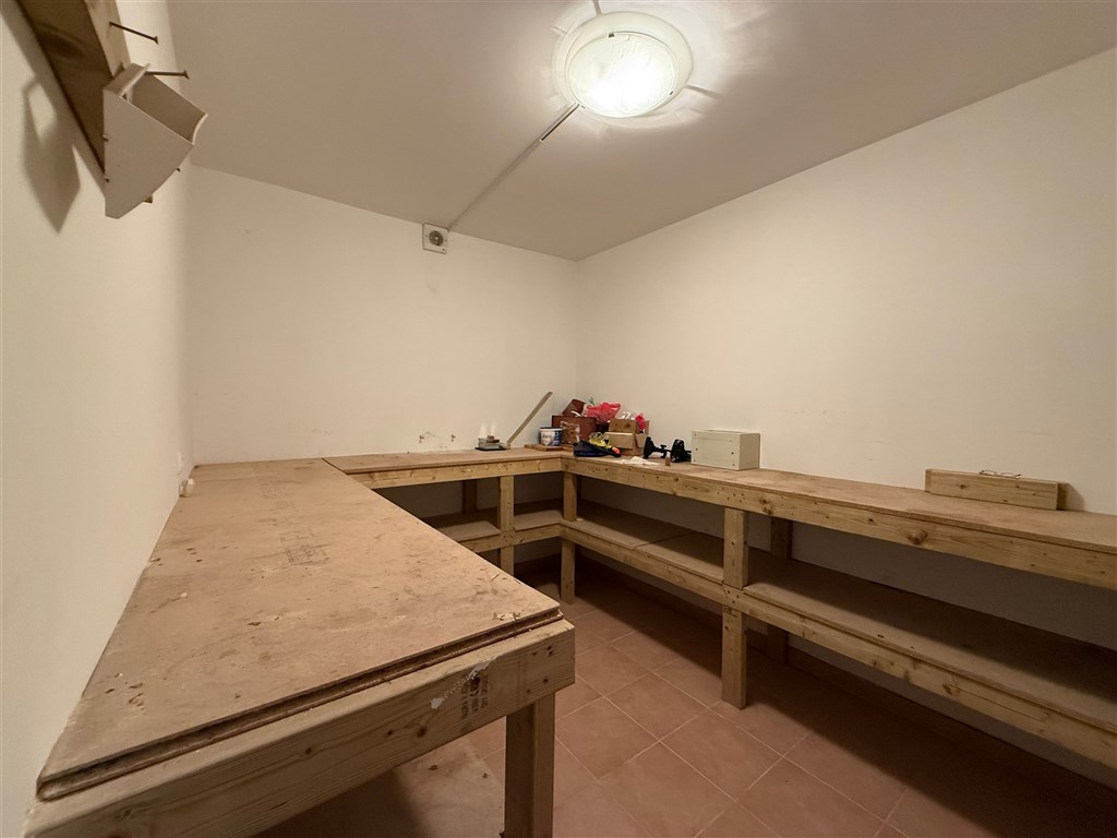 na-prodej-pekny-a-prostorny-apartman-se-3-loznicemi-v-tesne-blizkosti-more-a-plaze-promajna-chorvatsko