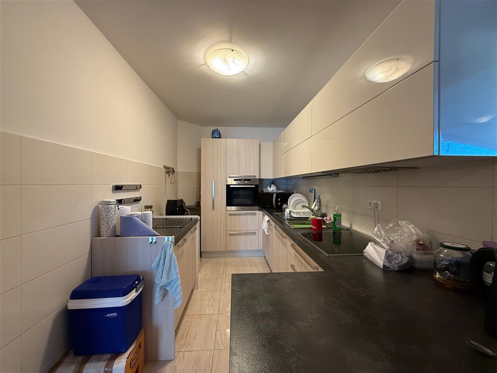 na-prodej-pekny-a-prostorny-apartman-se-3-loznicemi-v-tesne-blizkosti-more-a-plaze-promajna-chorvatsko