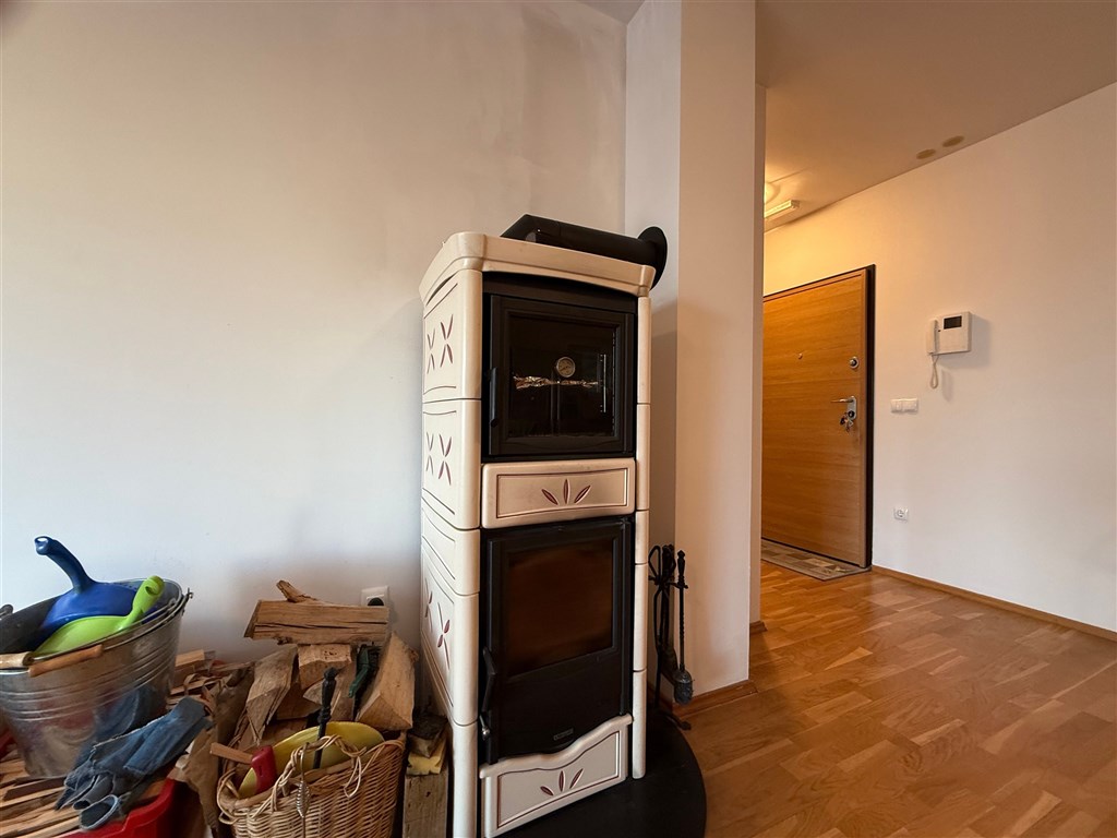 na-prodej-pekny-a-prostorny-apartman-se-3-loznicemi-v-tesne-blizkosti-more-a-plaze-promajna-chorvatsko