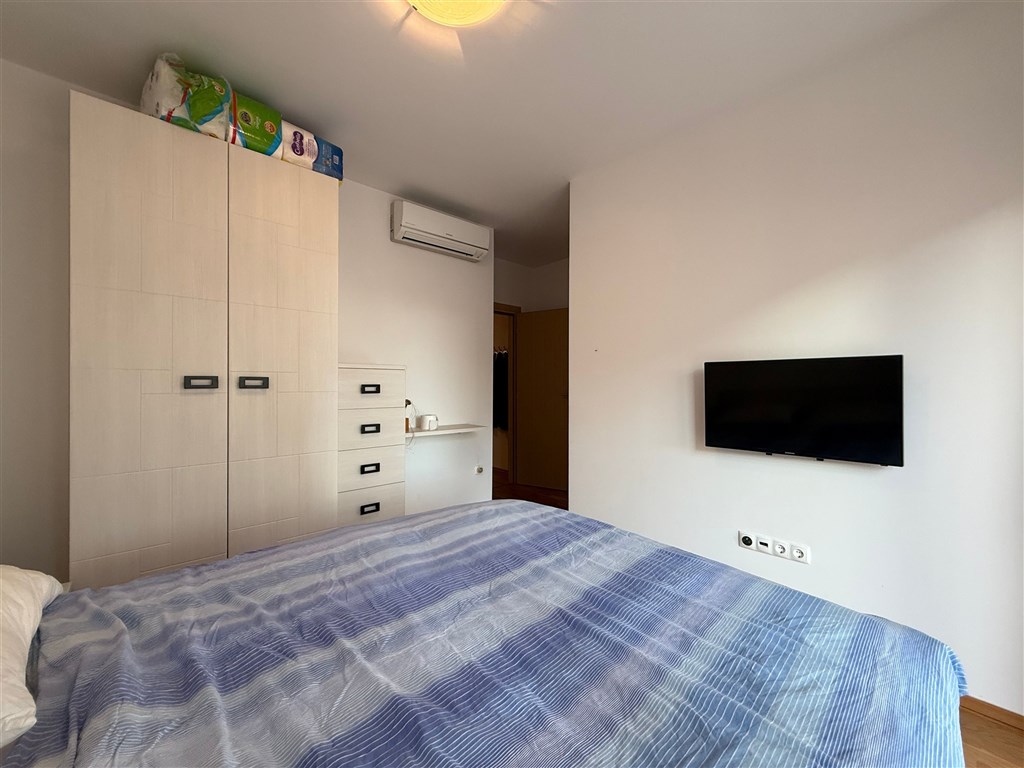 na-prodej-pekny-a-prostorny-apartman-se-3-loznicemi-v-tesne-blizkosti-more-a-plaze-promajna-chorvatsko