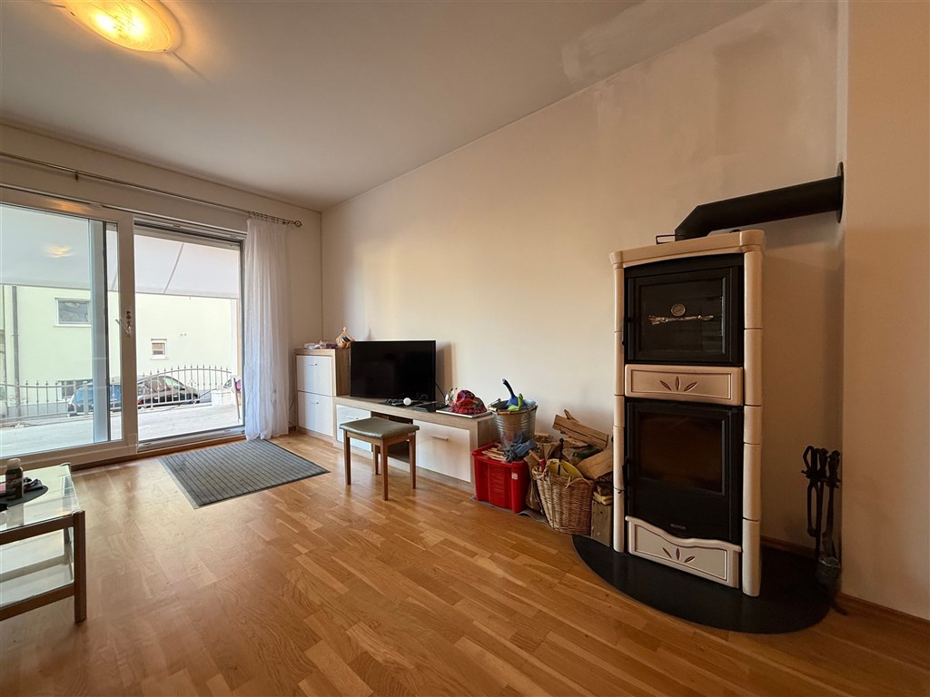 na-prodej-pekny-a-prostorny-apartman-se-3-loznicemi-v-tesne-blizkosti-more-a-plaze-promajna-chorvatsko