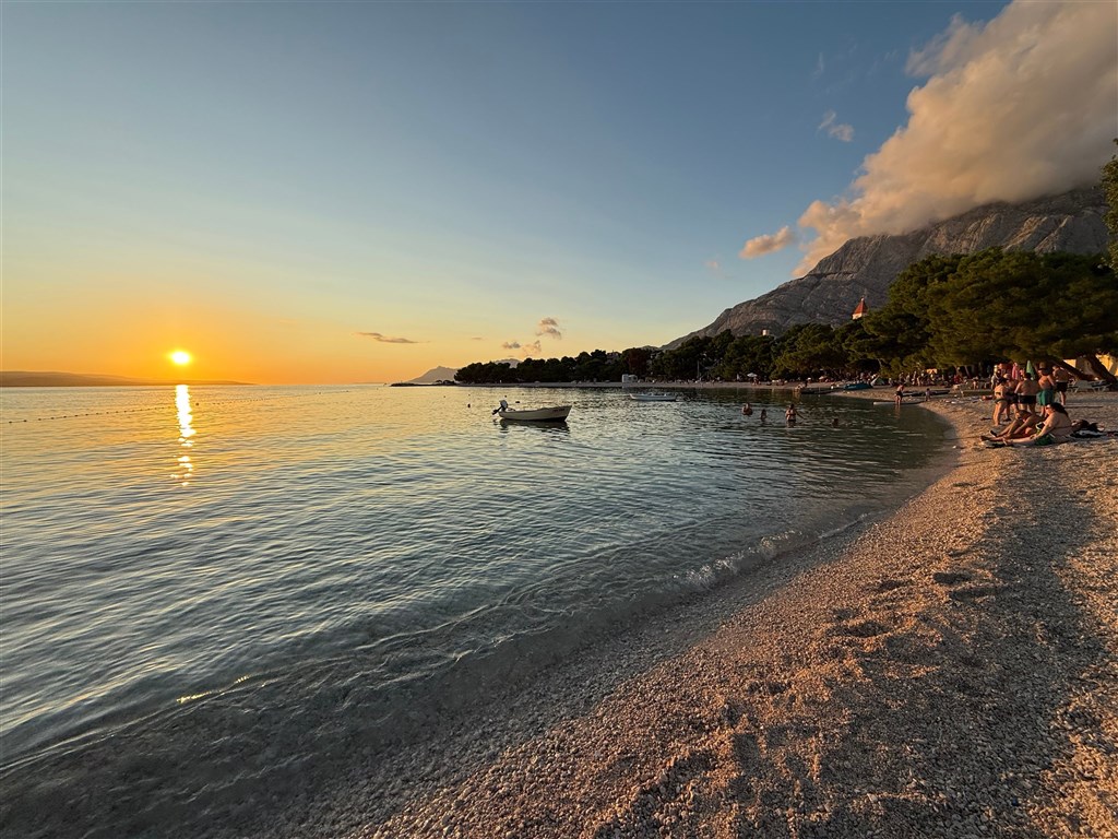 na-prodej-pekny-a-prostorny-apartman-se-3-loznicemi-v-tesne-blizkosti-more-a-plaze-promajna-chorvatsko