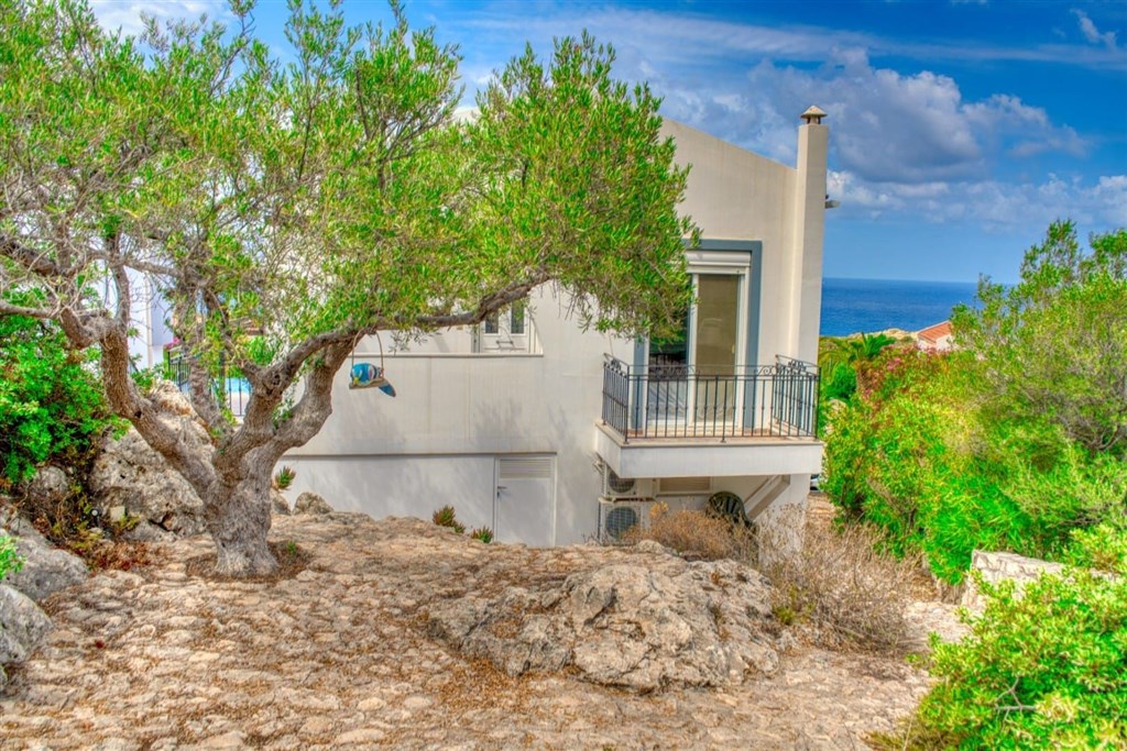 na-prodej-klidna-vila-s-nadhernym-panoramatickym-vyhledem-na-more-oblast-chania-kreta-recko