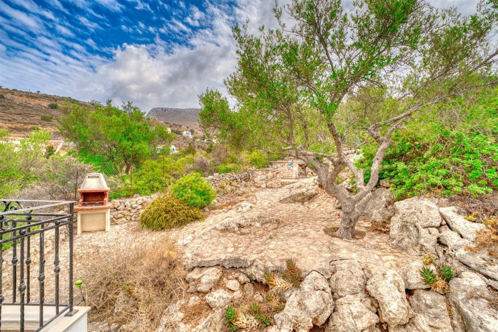 na-prodej-klidna-vila-s-nadhernym-panoramatickym-vyhledem-na-more-oblast-chania-kreta-recko