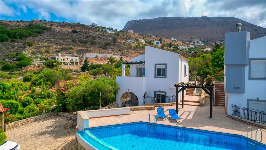 na-prodej-klidna-vila-s-nadhernym-panoramatickym-vyhledem-na-more-oblast-chania-kreta-recko