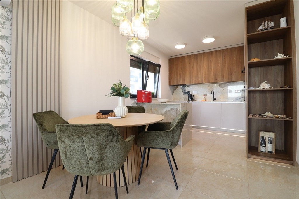 na-prodej-luxusni-apartman-se-2-loznicemi-s-vyhledem-na-more-a-v-blizkosti-plaze-zecevo-rogozicko-chorvatsko