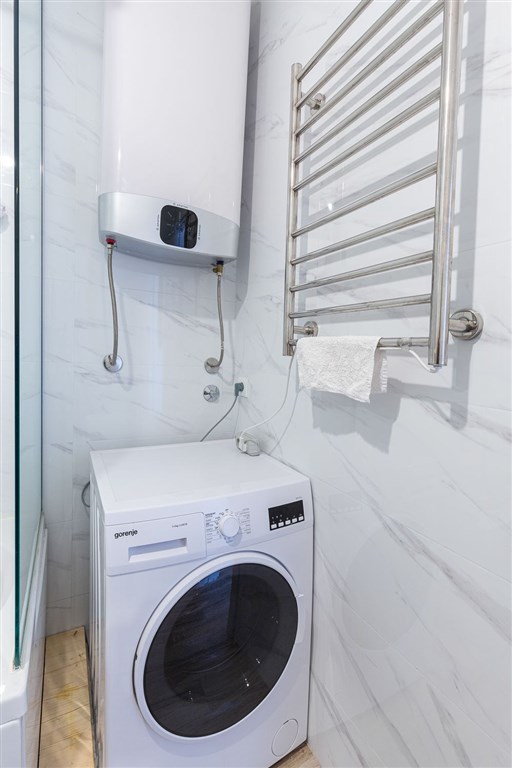 na-prodej-penthouse-s-vyhledem-na-more-a-stresni-terasou-becici-cerna-hora