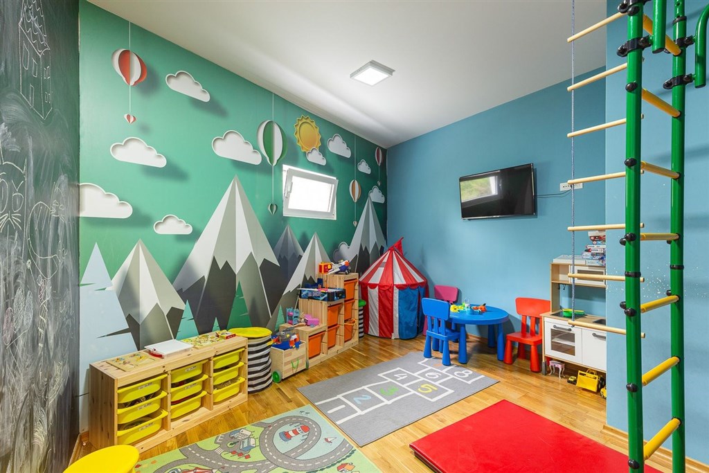 na-prodej-penthouse-s-vyhledem-na-more-a-stresni-terasou-becici-cerna-hora