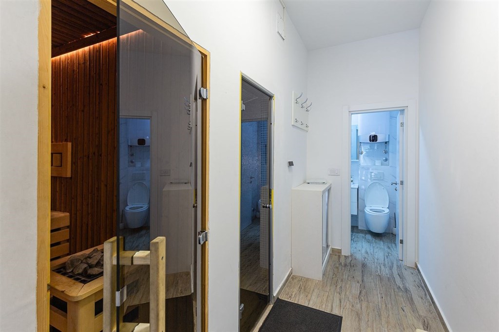 na-prodej-penthouse-s-vyhledem-na-more-a-stresni-terasou-becici-cerna-hora