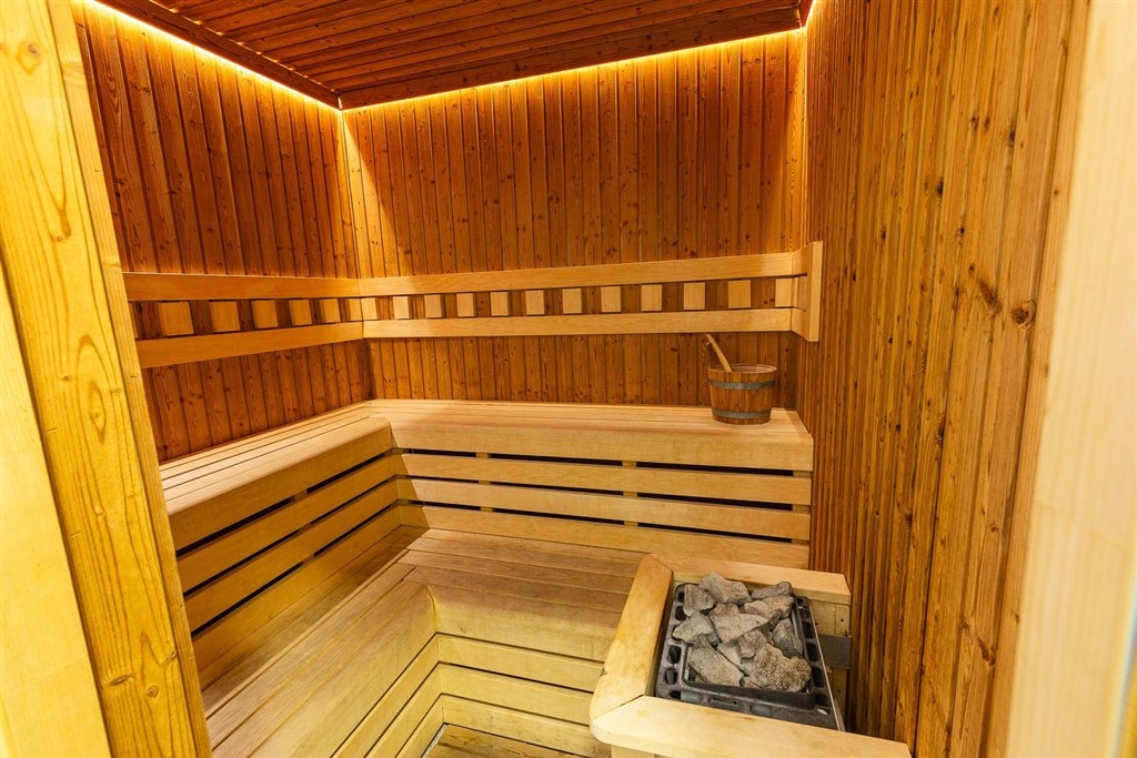 na-prodej-penthouse-s-vyhledem-na-more-a-stresni-terasou-becici-cerna-hora