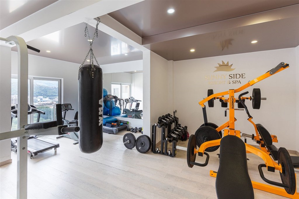 na-prodej-penthouse-s-vyhledem-na-more-a-stresni-terasou-becici-cerna-hora